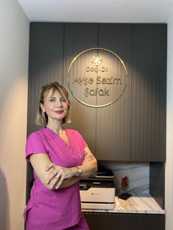 Dr. Ayşe Şafak